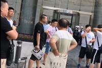 討債公司成功調(diào)解一起提供勞務受害者責任糾紛案件，被告黃某當庭向原告孫某等四人當庭支付賠償款20萬元現(xiàn)金